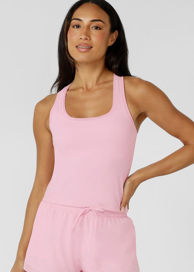 Versatile Active Layering Essential with a Flattering Scoop Square Neckline
Lightweight Mesh Neck &amp; Armhole Bands
Racerback Silhouette That Clears The Shoulder Blades
Sweat Wicking Bare Minimum Active Fabrication for that Barely There Feeling
Tonal Iconic Metal Logo Badge