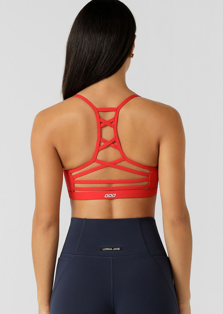 Experience all day support in the Seline Sports Bra. Made in our Nothing 2 See Here™ fabric with an intricate strappy back design and removable padding for added shape and support, you'll be reaching for this bra on repeat.