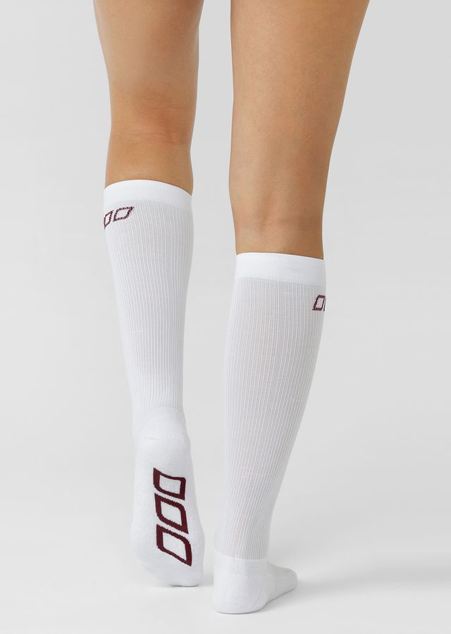 Soft to Moderate Compression for All Day Support and Comfort
Arch Support
Cushioned Soles for Added Comfort
Knee Length Fit
Cotton Blend Fabrication