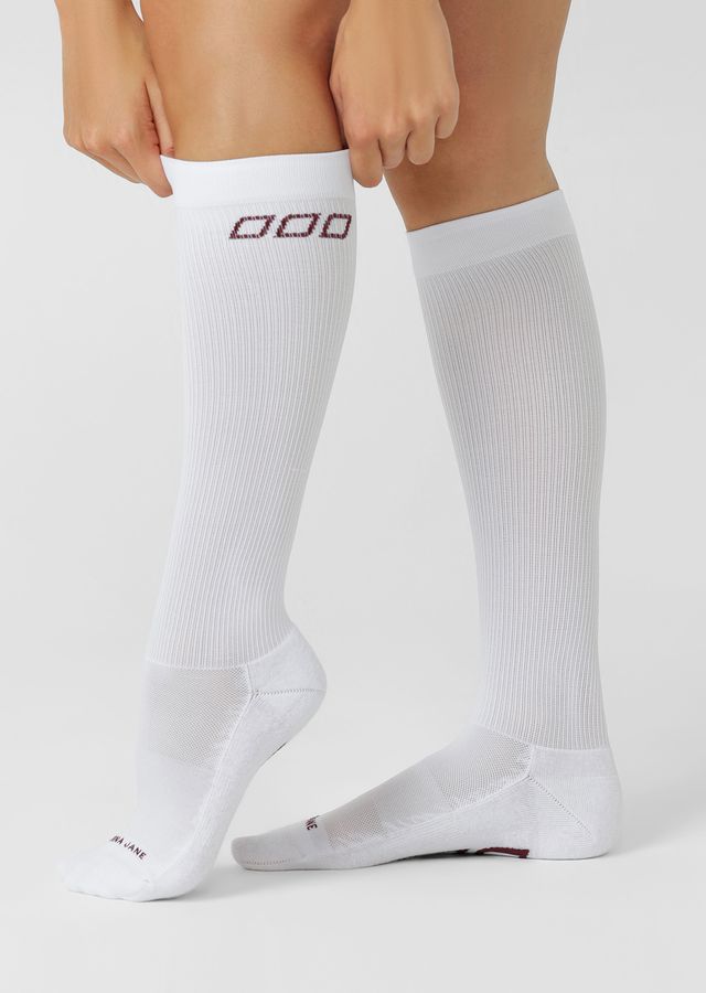 Soft to Moderate Compression for All Day Support and Comfort
Arch Support
Cushioned Soles for Added Comfort
Knee Length Fit
Cotton Blend Fabrication