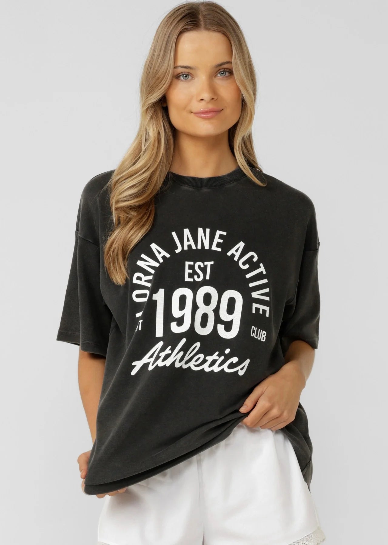 Wear Anywhere Wardrobe Essential
Oversized Boyfriend Fit Silhouette
Premium Vintage Wash Effect Unique to Each Style
Premium Heavier Weight Cotton Jersey Fabric
Statement Front Logo Print