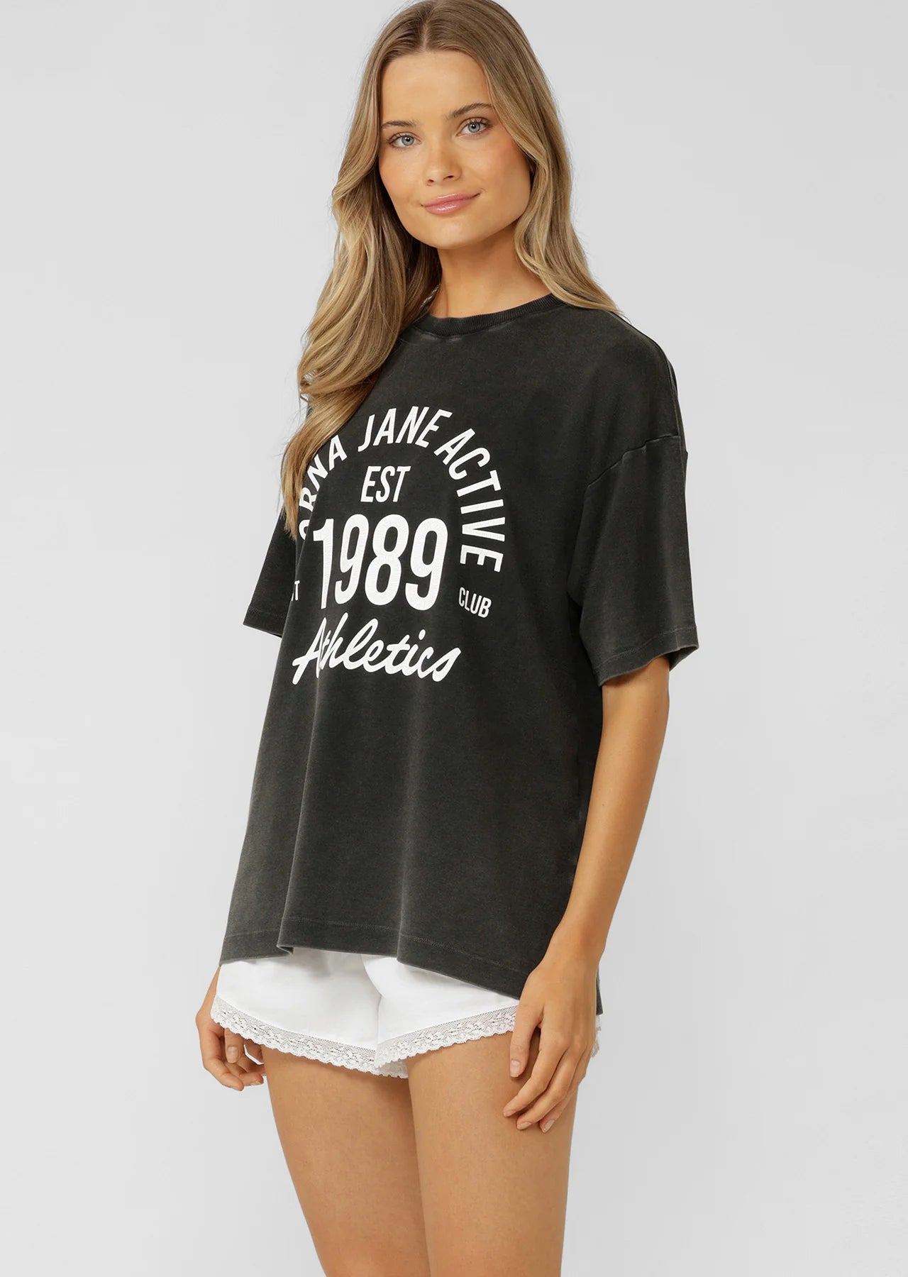 Wear Anywhere Wardrobe Essential
Oversized Boyfriend Fit Silhouette
Premium Vintage Wash Effect Unique to Each Style
Premium Heavier Weight Cotton Jersey Fabric
Statement Front Logo Print