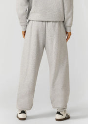 Spoil yourself with comfort in the Sports Club Fleece Sweatpants. Made from cosy brushed fleece fabric, this relaxed fit sweatpant features a soft elasticated waistband with drawcord adjustability, side pockets to stash your essentials and our limited edition embroidered logo. This will be your go-to leisure piece when the weather starts to cool down!