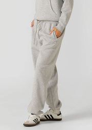 Spoil yourself with comfort in the Sports Club Fleece Sweatpants. Made from cosy brushed fleece fabric, this relaxed fit sweatpant features a soft elasticated waistband with drawcord adjustability, side pockets to stash your essentials and our limited edition embroidered logo. This will be your go-to leisure piece when the weather starts to cool down!