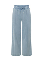 Level up your athleisure look in these vintage-inspired washed sweat pants. Made from our transseasonal cotton blend terry fabric, with elongating pin-tuck panelling down the leg, this style is designed to keep you warm without compromising on style. Complete with an elastic waistband with drawcord adjustability, hand pockets to stash your essentials and a one-of-a-kind garment wash, which is unique to every piece and gives just the right amount of vintage appeal. Style back with the Movement Washed Zip Thr