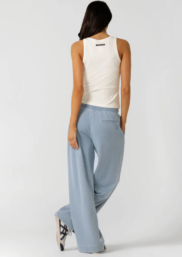 Level up your athleisure look in these vintage-inspired washed sweat pants. Made from our transseasonal cotton blend terry fabric, with elongating pin-tuck panelling down the leg, this style is designed to keep you warm without compromising on style. Complete with an elastic waistband with drawcord adjustability, hand pockets to stash your essentials and a one-of-a-kind garment wash, which is unique to every piece and gives just the right amount of vintage appeal. Style back with the Movement Washed Zip Thr