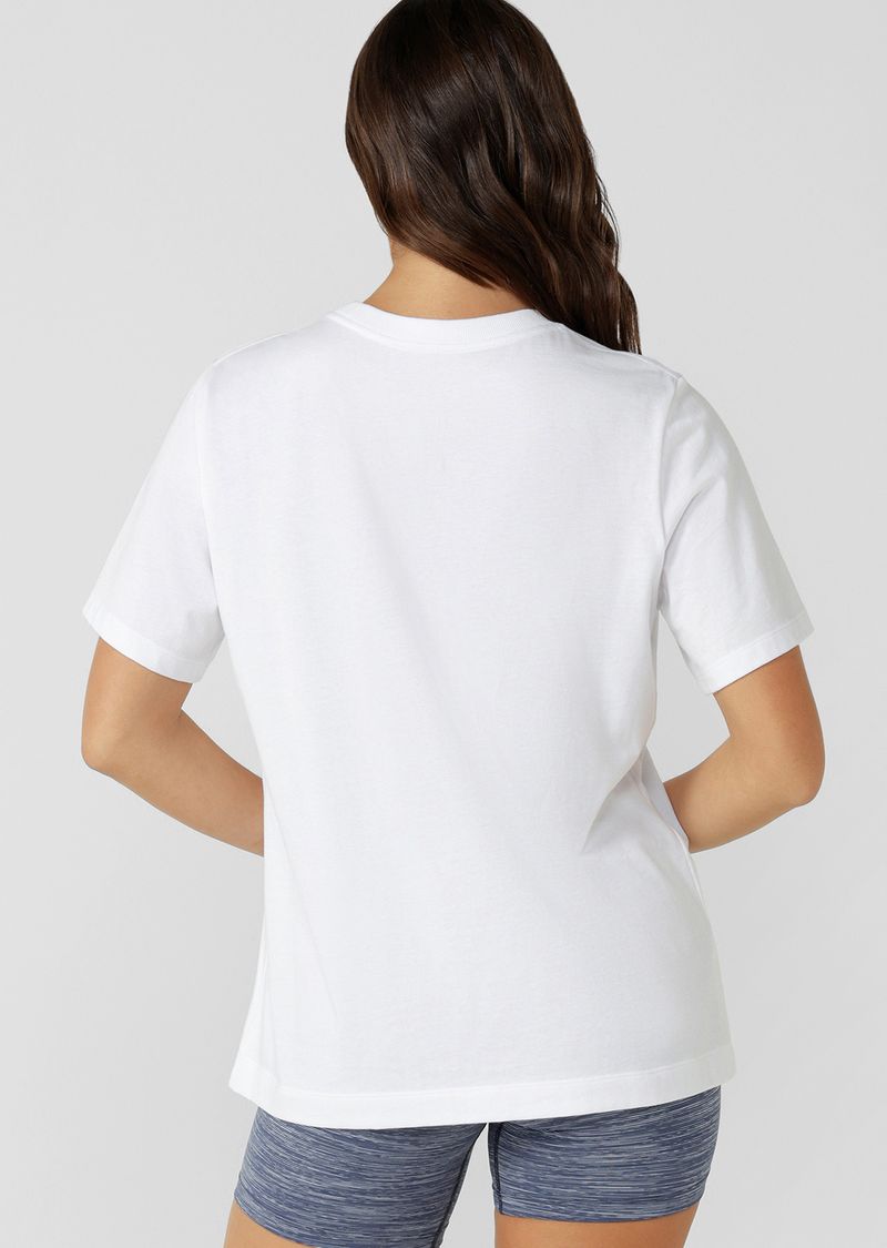 Versatile Active Living Essential
Relaxed Fit
Premium Soft Cotton Fabrication
Exclusive Vacation Inspired Logo Print
Classic Ribbed Crew Neckline