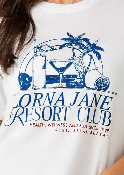 Versatile Active Living Essential
Relaxed Fit
Premium Soft Cotton Fabrication
Exclusive Vacation Inspired Logo Print
Classic Ribbed Crew Neckline