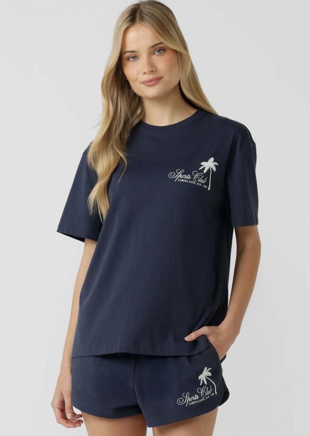 Part of a set
Classic fit, inspired by the LJ Basics T Shirt
Limited edition print
Classic ribbed crew neckline
Premium breathable cotton jersey fabrication