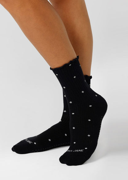 Breathable Cotton Blend
Iconic Non-Slip Design
Strategically Placed Cushioning for Added Comfort
Feminine Frill Edge and Polka Dot Design
Versatile Crew length