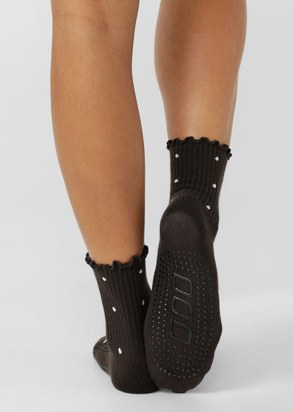 Iconic Non-Slip Design
Strategically Placed Cushioning for Added Comfort
Feminine Frill Edge and Polka Dot Design
Versatile Crew length