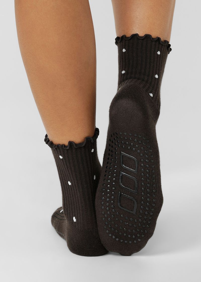 Iconic Non-Slip Design
Strategically Placed Cushioning for Added Comfort
Feminine Frill Edge and Polka Dot Design
Versatile Crew length