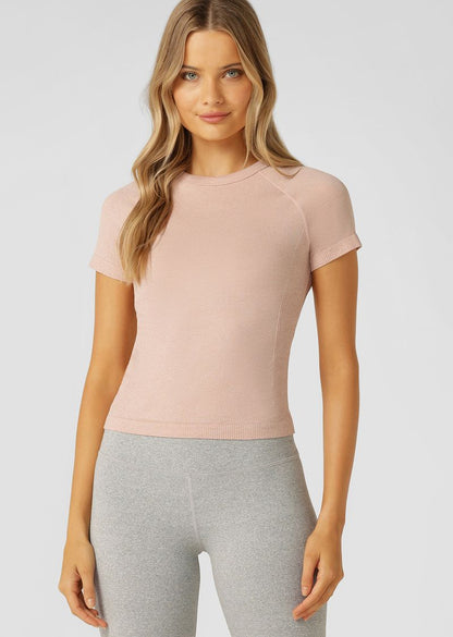 8-Way Stretch Ultra-Soft Seamless Technology
Longer Length Silhouette and Higher Neckline for Added Coverage
Strategically Placed Breathable Panels for Added Ventilation
Reflective Iconic Logo for Night Time Visibility