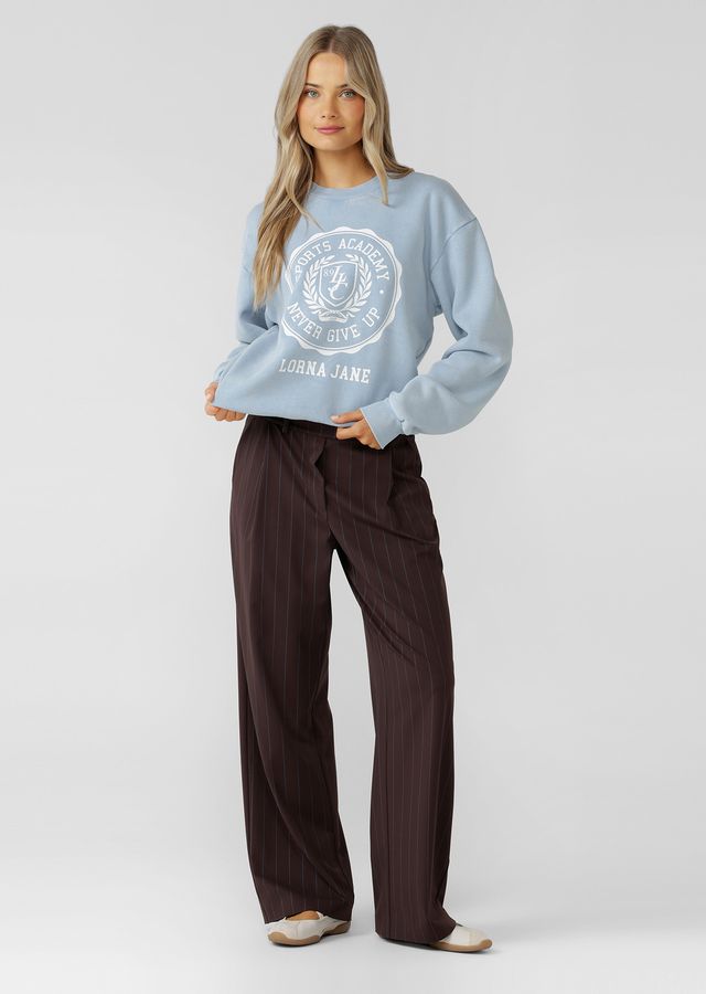 Elasticated Waistband with Hidden Drawcord Adjustability
Comfortable LJ Active Fabric in a Classic Pinstripe
Side Pockets to Stash your Essentials
Bonded Hem for a Technical & Streamlined Finish
Iconic Raised Rubber Logo