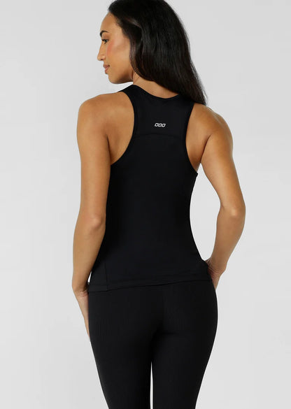 Mesh
Lightweight
Breathable
Moisture Management
