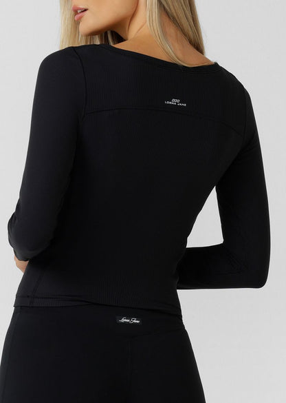 Flattering Full Length Fitted Silhouette with a Curved Neckline
Thumbholes to Secure your Sleeves Whilst Training
Curve Contouring Panel Lines to Flatter your Form
Active Rib fabrication with a Soft Brushed Inner to Keep you Cosy All Winter Long
Reflective Heritage Logo for Added Nighttime Visibility