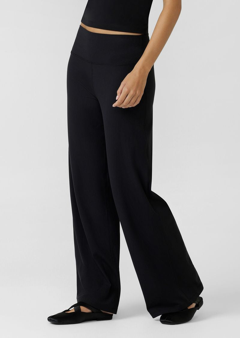 Versatile Wear Anywhere Active Living Essential
Flattering Mid Rise Waistband with Stabilising Back Elastic for No Dig Comfort without Compromising on Support
Form Flattering Wide Leg Silhouette
Active Rib fabrication with a Soft Brushed Inner to Keep you Cosy All Winter Long
Secret Back Pocket to Stash your Essentials