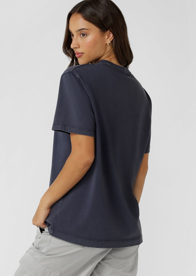 Classic Fit- Just like our LJ Basics T-Shirt
Limited Edition Vintage Inspired Crackle Logo Print
Classic Rib Crew Neckline
Premium Vintage Wash Effect Unique to Each Style
Premium Soft Cotton Jersey Fabrication