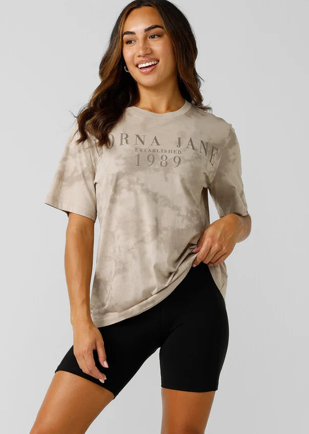 This Iconic logo printed, lightweight and breathable tee is one-of-a-kind, featuring a heavy vintage colour wash which is unique to every style and gives just the right amount of grunge.