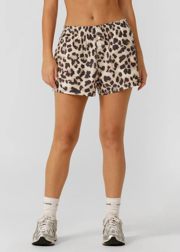 Flattering Relaxed Fit Essential Short
Limited Edition Wildcat Print and Contrast Embroidery
Hand Pockets to Stash your Essentials
Breathable Soft Touch Cotton Lyocell Fabric
Elasticated Waistband