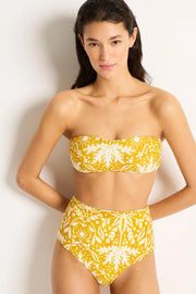 The Desert Gold Bandeau Bikini Top is a Monte & Lou best-seller with built-in supportive gripper tape around the upper bust and side bones and M&L back clip.  Suitable for a B to D Cup bust Soft optional Removable cups Side bone support Gripper tape around the upper bust Optional halter tie straps