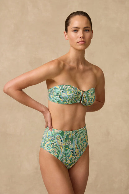 The Lulu Bilgola Up to a D Bandeau Bikini top features a tortoiseshell trim detail with gripper and boning in side seams. Designed with extra room for a fuller bust with an E hook back closure.