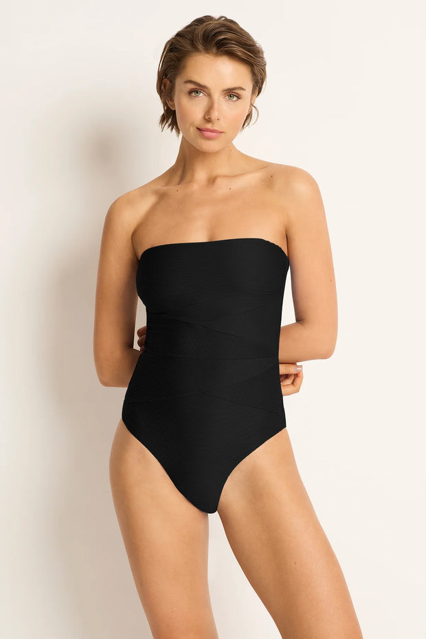 The NEW M&L Rib Bayview Bandeau One Piece is a paired back version of the M&L best-selling bandeau one piece with a square neck look with optional over the shoulder adjustable straps.