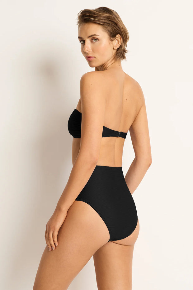 The NEW M&L Rib High Waist Bikini Pant sits at the waist and has a flattering lower leg height with good bottom coverage and is fully lined with M&L silky to touch body sculpting lining