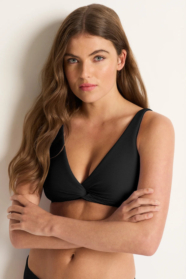 The M&L Rib Multi Fit Twist Crop Bikini Top is styled to give support and coverage for a variety of cup sizes from a B cup to an F. It features a flattering twist at the centre front with clever styling options, wear as a halter, over the shoulder or as a cross back. Adjust the back E hook for the perfect fit.