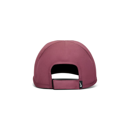When you need a light and breezy addition to your exercise outfit, the Club Cap is your pick. The Club's mid-depth fit is teamed up with ultra-light, breathable material giving you the freedom to move without restriction. Sweat-wicking fabric helps you stay cool and dry and Featherlight vents improve airflow where you need it most.