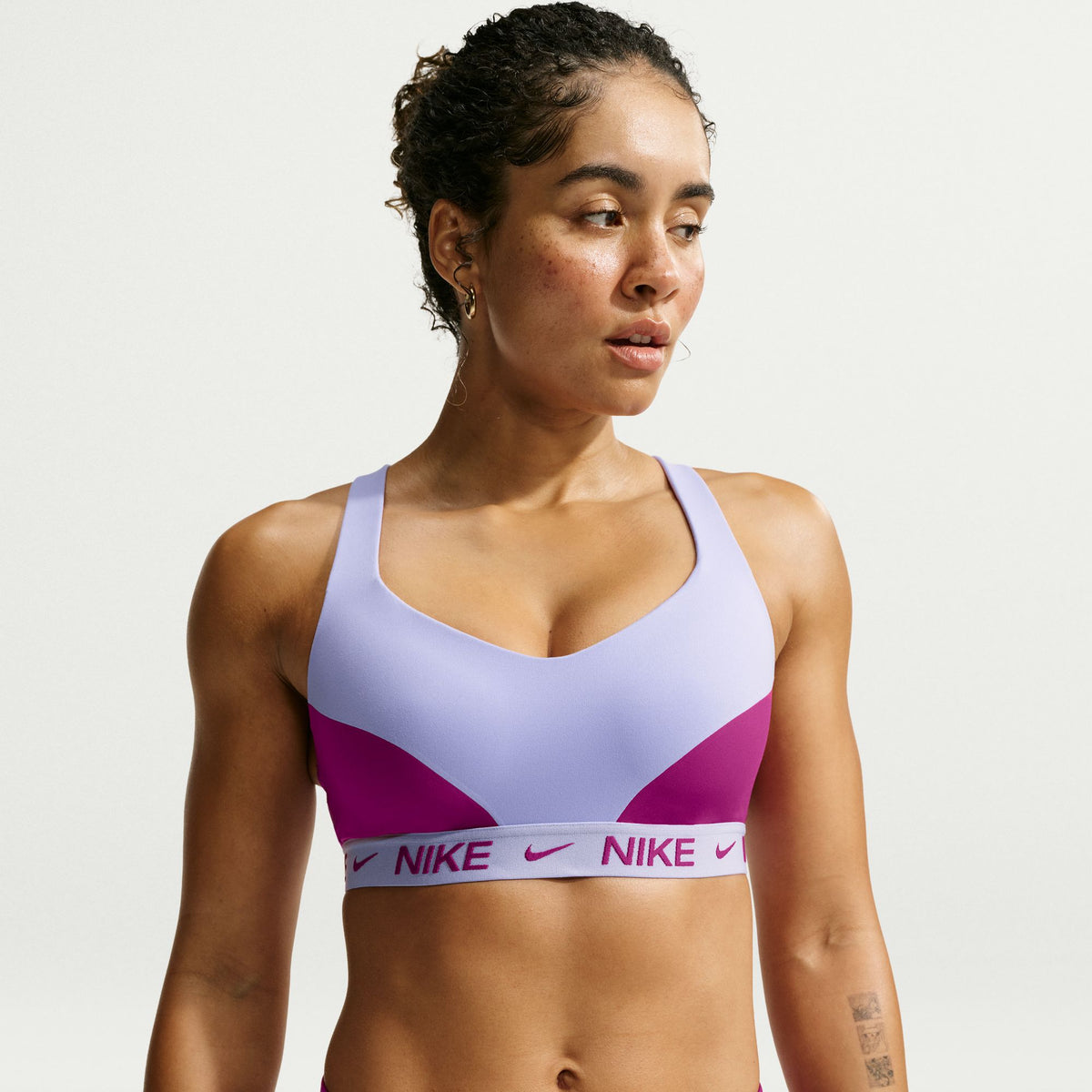  High support gives you a locked-in feeling and helps keep motion to a minimum, making it ideal for runs and high-impact sports. 