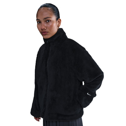 Get cozy in this oversized jacket. Supersoft fleece feels like you're wearing a blanket all day long and helps keep you warm.