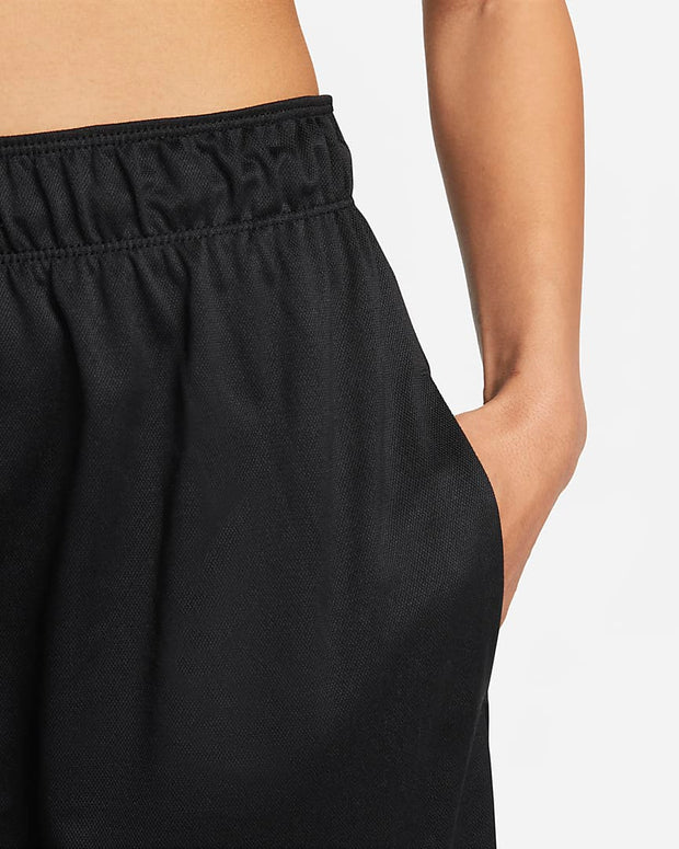 Conquer your day in these loose-fitting Attack shorts. With their soft, sweat-wicking fabric and hem vents at the sides, you can move naturally through all of your activities. Personalize your fit and style with the foldover waistband.