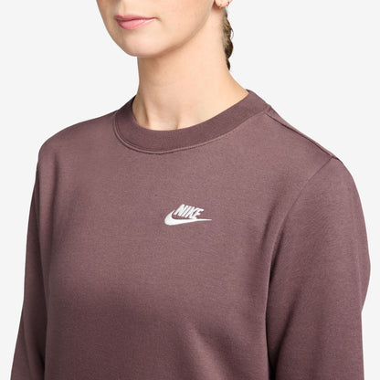 Nike Sportswear Club Fleece
Women's Crew-Neck Sweatshirt
Club Fleece sweatshirts, universally loved for their coziness and consistency, are for everyone. Always soft and made with a relaxed fit, they’re basics that help you do more.