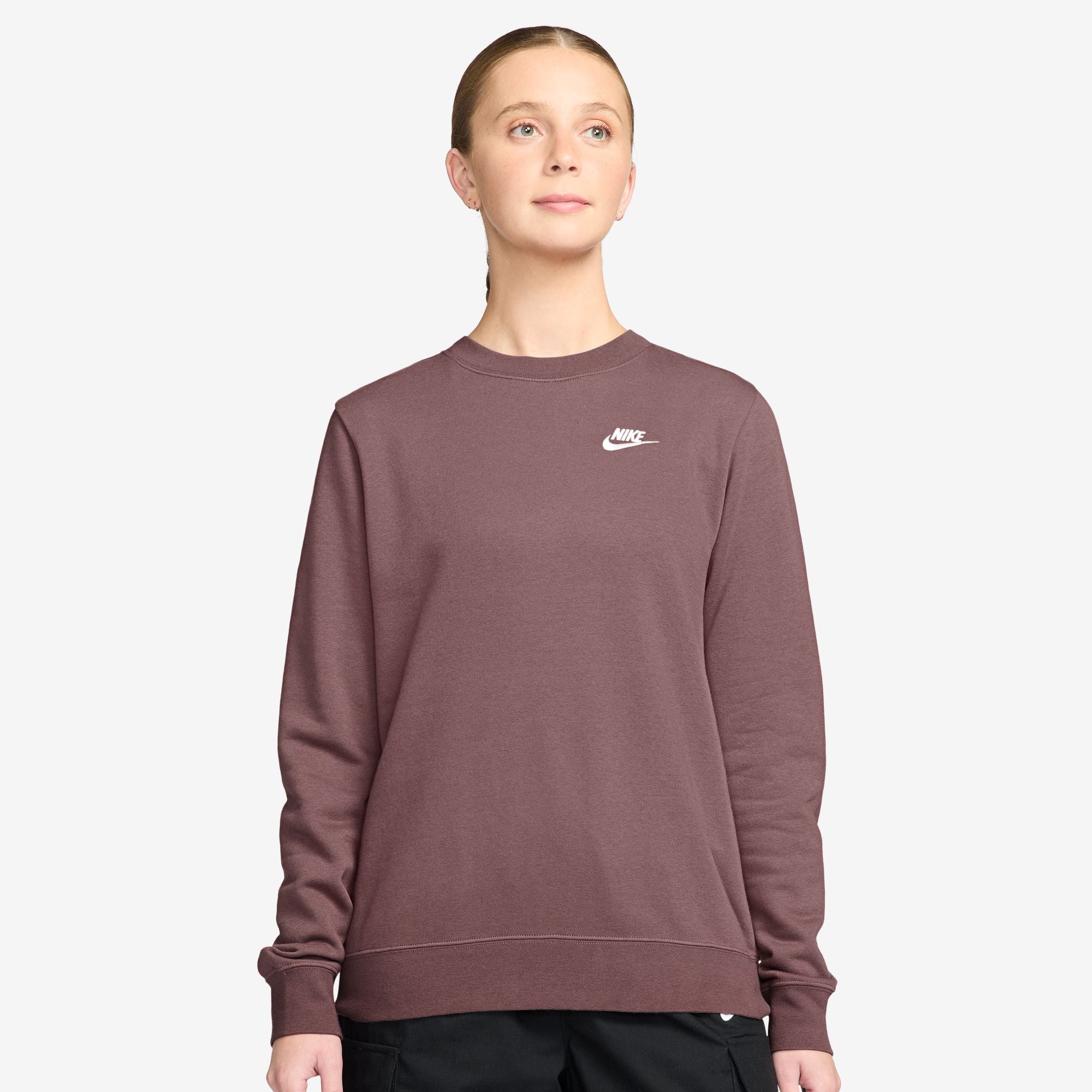 Nike Sportswear Club Fleece
Women's Crew-Neck Sweatshirt
Club Fleece sweatshirts, universally loved for their coziness and consistency, are for everyone. Always soft and made with a relaxed fit, they’re basics that help you do more.