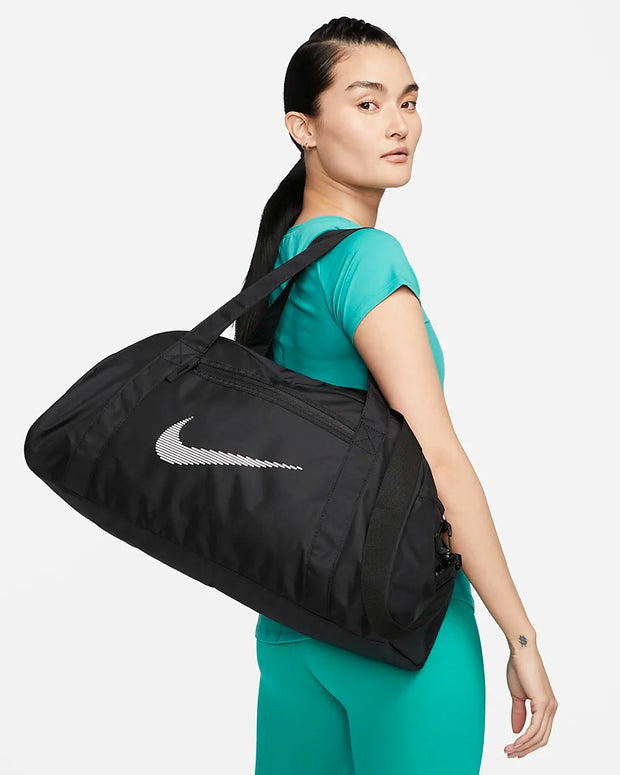 Whatever your fitness goal is, let this duffel bag be your companion. Simple and sleek, the Nike Gym Club Duffel has the space to hold all the essentials without the bulkiness of a regular duffel. The double zip main compartment has the space for shoes, clothes or other necessities, while the zippered front pocket keeps your small stuff organized. Whether carrying it with the removable and adjustable shoulder strap or its handles, this bag is an easy-to-grab essential.