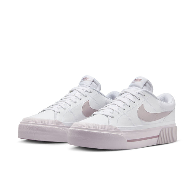Elevate your style with the Nike Court Legacy Lift. Its platform midsole delivers a bold statement on top of the classic, easy-to-wear design. And don't worry, we've kept the fit you love.