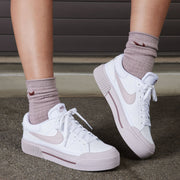 Elevate your style with the Nike Court Legacy Lift. Its platform midsole delivers a bold statement on top of the classic, easy-to-wear design. And don't worry, we've kept the fit you love.