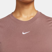 Nike Sportswear Essential Women's Slim Cropped T-Shirt Made with our soft jersey fabric, this everyday tee gives you a premium look and feel. Its slim fit and cropped length make it comfortable enough to wear around the house yet elevated enough to wear out in the city.