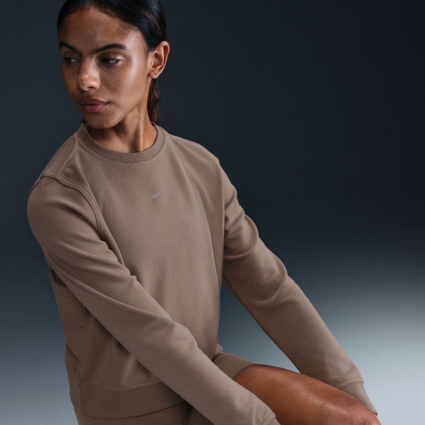 Stay comfortable no matter what day it is in this relaxed, sweat-wicking Nike One sweatshirt. Its midweight French terry fabric (with unbrushed loops on the inside) gives structure, breathability and softness—so it's just as ready for the gym as it is for the couch.

Nike Dri-FIT technology moves sweat away from your skin for quicker evaporation, helping you stay dry and comfortable.
Ribbed cuffs and hem help keep sweatshirt in place while you move.