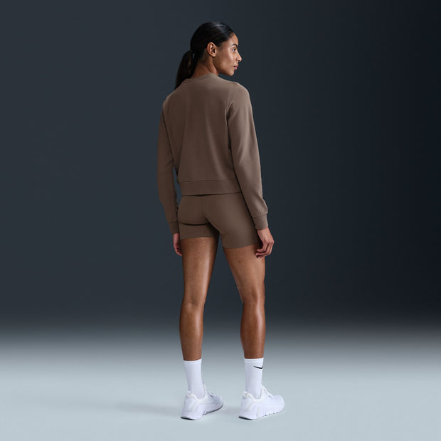 Stay comfortable no matter what day it is in this relaxed, sweat-wicking Nike One sweatshirt. Its midweight French terry fabric (with unbrushed loops on the inside) gives structure, breathability and softness—so it's just as ready for the gym as it is for the couch.

Nike Dri-FIT technology moves sweat away from your skin for quicker evaporation, helping you stay dry and comfortable.
Ribbed cuffs and hem help keep sweatshirt in place while you move.