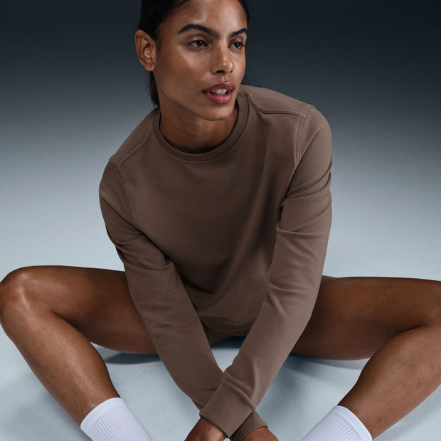 Stay comfortable no matter what day it is in this relaxed, sweat-wicking Nike One sweatshirt. Its midweight French terry fabric (with unbrushed loops on the inside) gives structure, breathability and softness—so it's just as ready for the gym as it is for the couch.

Nike Dri-FIT technology moves sweat away from your skin for quicker evaporation, helping you stay dry and comfortable.
Ribbed cuffs and hem help keep sweatshirt in place while you move.