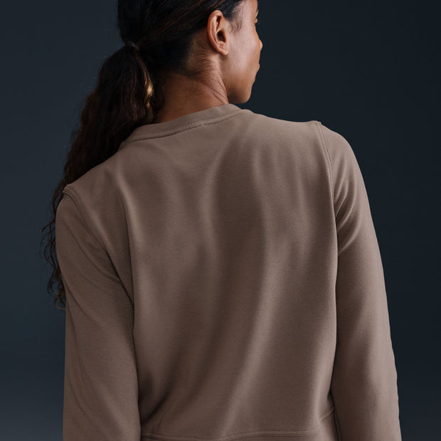 Stay comfortable no matter what day it is in this relaxed, sweat-wicking Nike One sweatshirt. Its midweight French terry fabric (with unbrushed loops on the inside) gives structure, breathability and softness—so it's just as ready for the gym as it is for the couch.

Nike Dri-FIT technology moves sweat away from your skin for quicker evaporation, helping you stay dry and comfortable.
Ribbed cuffs and hem help keep sweatshirt in place while you move.