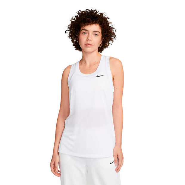 Turn up the heat in this sweat-wicking racerback tank. A roomy fit through the body and hips has a relaxed feeling that lets you move freely wherever your workout takes you.