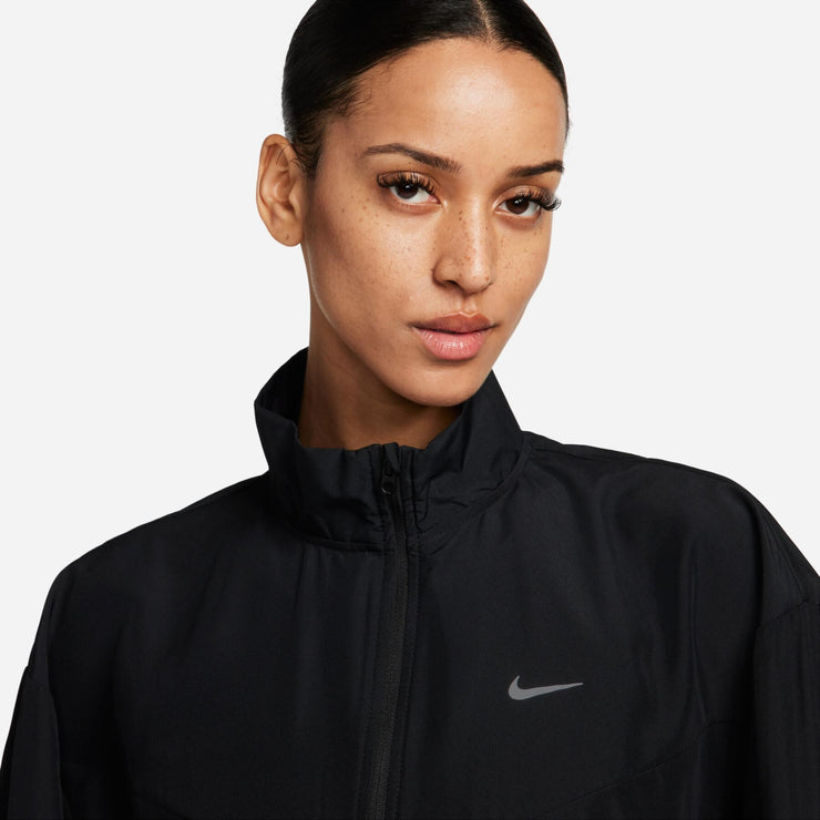 Nike Dri-FIT technology moves sweat away from your skin for quicker evaporation, helping you stay dry and comfortable. Drop-tail hem gives you added coverage on back. Zippered pocket on back allows you to secure your small items.