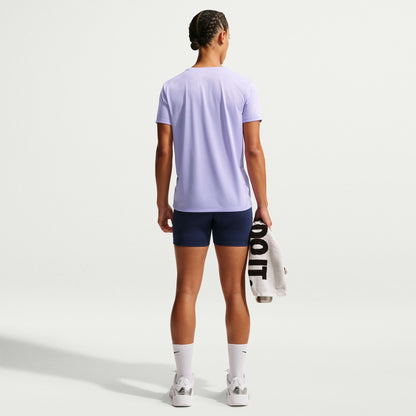 Nike Dri-FIT technology moves sweat away from your skin for quicker evaporation, helping you stay dry and comfortable.
The classic fit tee silhouette is relaxed through the body and hips.
