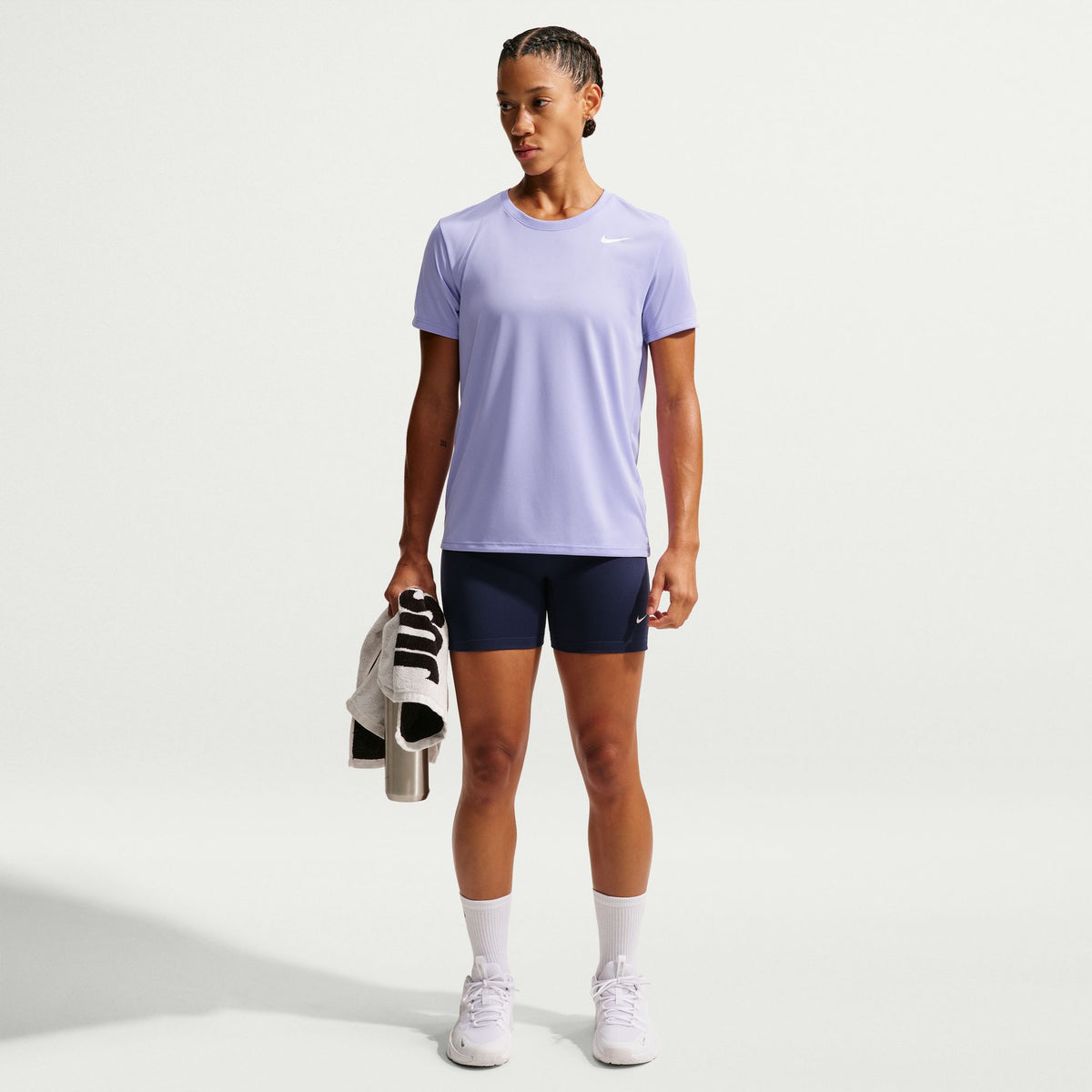 Nike Dri-FIT technology moves sweat away from your skin for quicker evaporation, helping you stay dry and comfortable.
The classic fit tee silhouette is relaxed through the body and hips.