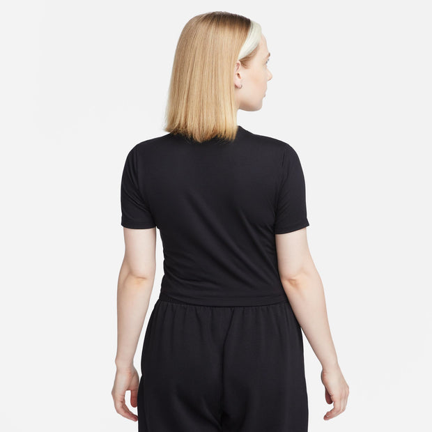 Made with soft jersey fabric, this everyday tee gives you a premium look and feel. Its slim fit and cropped length make it comfortable enough to wear around the house yet elevated enough to wear out in the city.