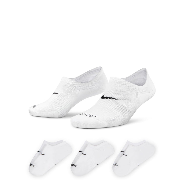 The Nike Everyday Plus Cushioned Socks bring comfort to your workout with extra cushioning under the heel and forefoot and a snug, supportive arch band. Sweat-wicking power and breathability up top help keep your feet dry and cool to help push you through that extra set.