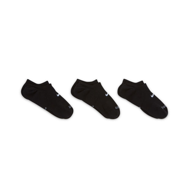 The Nike Everyday Plus Cushioned Socks bring comfort to your workout with extra cushioning under the heel and forefoot and a snug, supportive arch band. Sweat-wicking power and breathability up top help keep your feet dry and cool to help push you through that extra set.